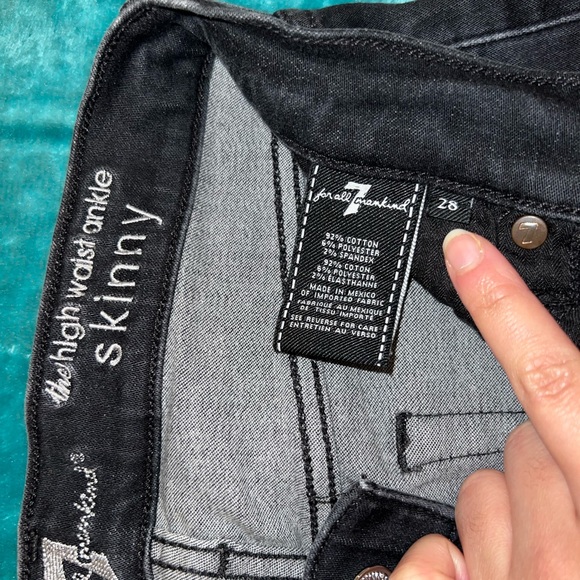 High Rise ankle length - Ripped Knee - Size 28 - Skinny - Picture 7 of 11